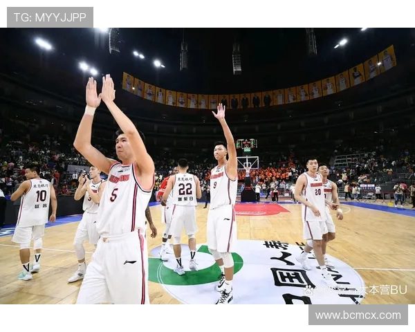 篮球赛场上的激情碰撞与技术对决:从球员训练到比赛策略全解析