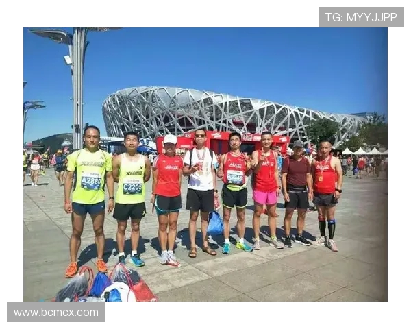 南京极限运动队在马拉松大满贯中的团队协作表现深度解析与点评