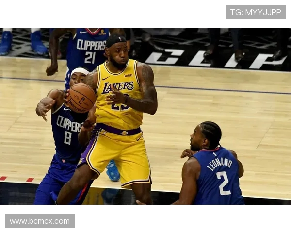 快船与湖人激战再起 詹姆斯与伦纳德争锋对决决胜季后赛前景